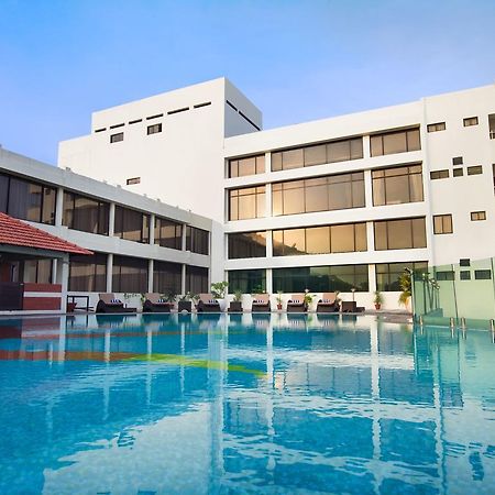 Hotel The Sunway Manor Pondicherry Exterior foto