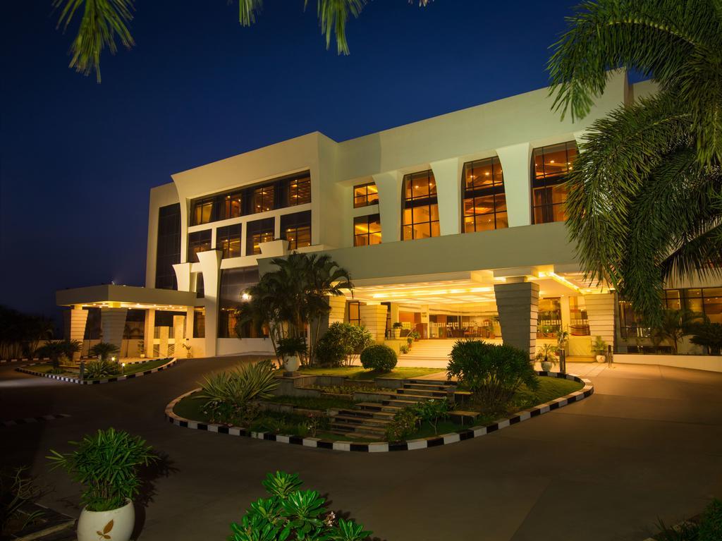 Hotel The Sunway Manor Pondicherry Exterior foto