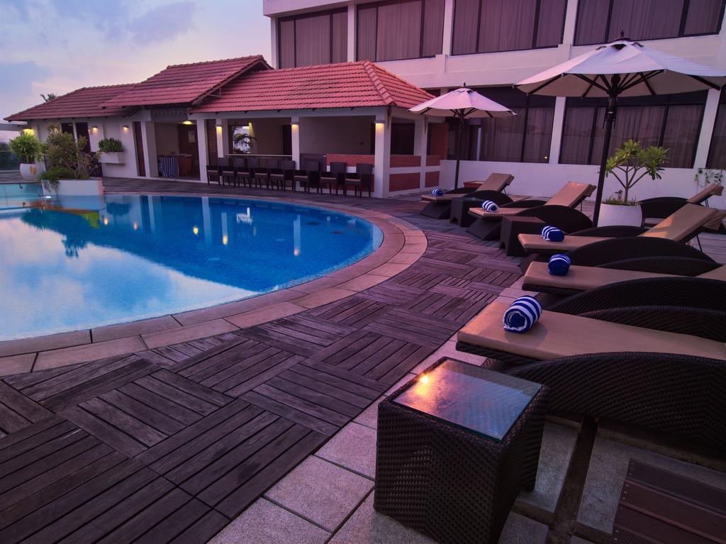 Hotel The Sunway Manor Pondicherry Exterior foto