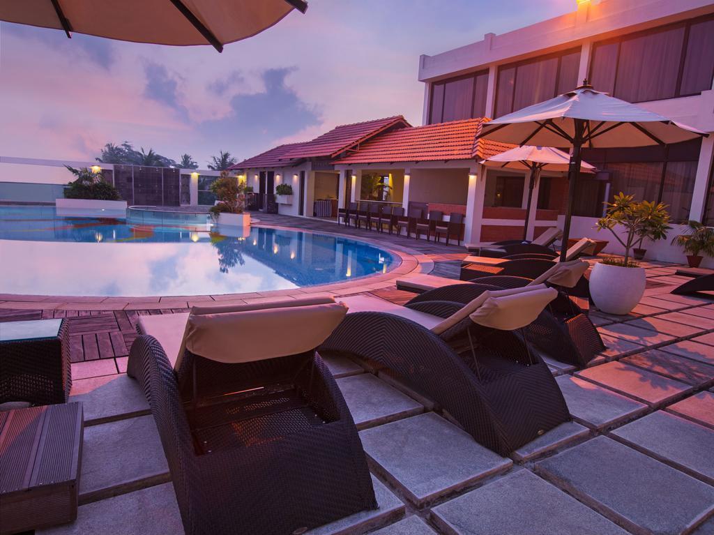 Hotel The Sunway Manor Pondicherry Exterior foto