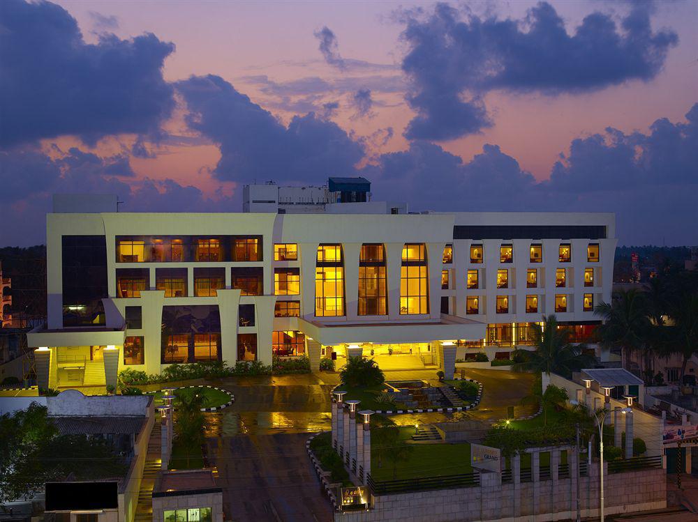Hotel The Sunway Manor Pondicherry Exterior foto